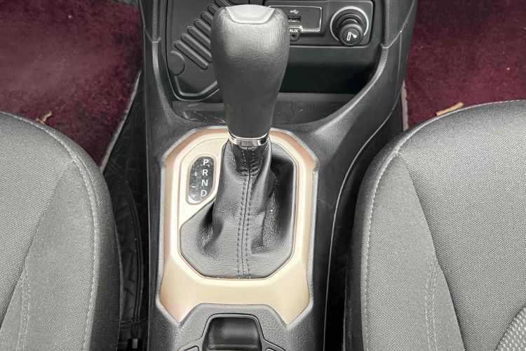 Used Jeep Renegade 2018 Connected Large Screen Version 180T Automatic Jingneng Version Gear Lever