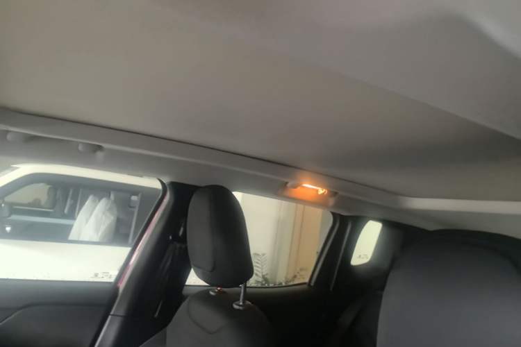 Used Jeep Renegade 2018 Connected Large Screen Version 180T Automatic High-Energy Edition Headliner