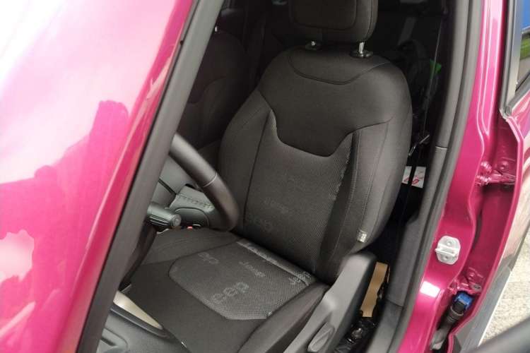 Used Jeep Renegade 2018 Connected Large Screen Version 180T Automatic Jingneng Version Left Front Seat