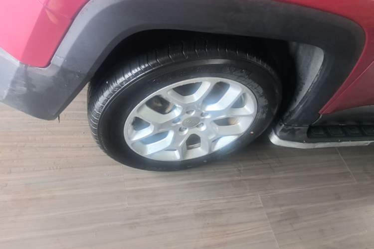 Used Jeep Renegade 2018 Connected Large Screen Version 180T Automatic High-Energy Edition Left Front Wheel Hub