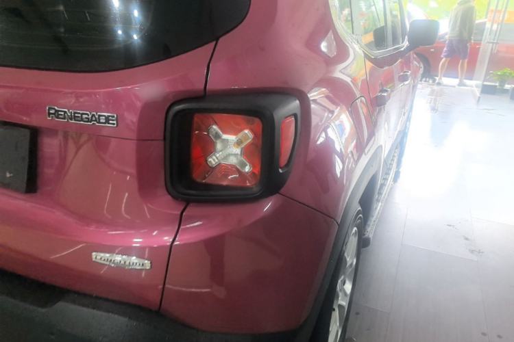 Used Jeep Renegade 2018 Connected Large Screen Version 180T Automatic High-Energy Edition Right Rear Taillight