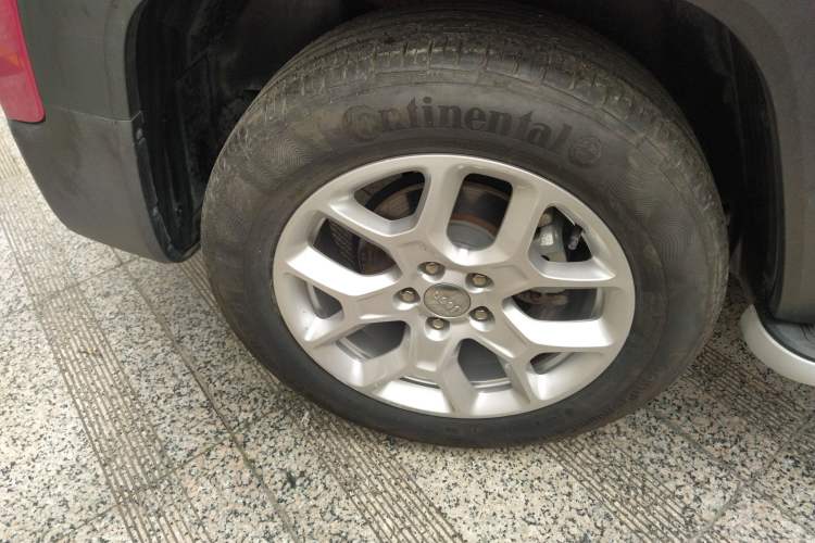 Used Jeep Renegade 2018 Connected Large Screen Version 180T Automatic Jingneng Version Right Rear Wheel Hub