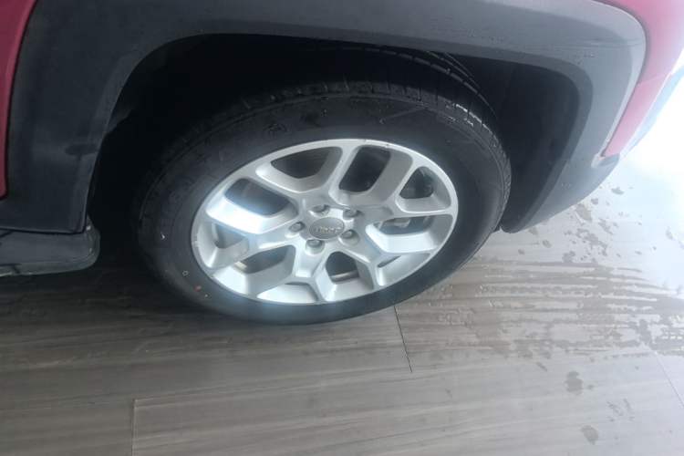Used Jeep Renegade 2018 Connected Large Screen Version 180T Automatic High-Energy Edition Right Rear Wheel Hub