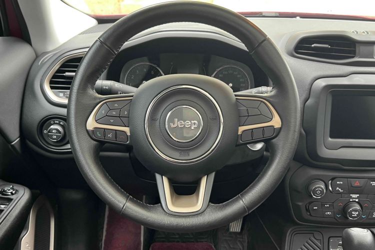 Used Jeep Renegade 2018 Connected Large Screen Version 180T Automatic Jingneng Version Steering Wheel