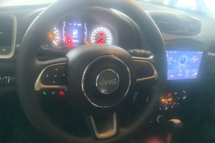 Used Jeep Renegade 2018 Connected Large Screen Version 180T Automatic High-Energy Edition Steering Wheel