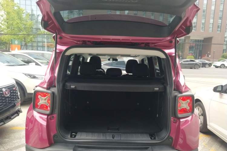 Used Jeep Renegade 2018 Connected Large Screen Version 180T Automatic Jingneng Version Trunk