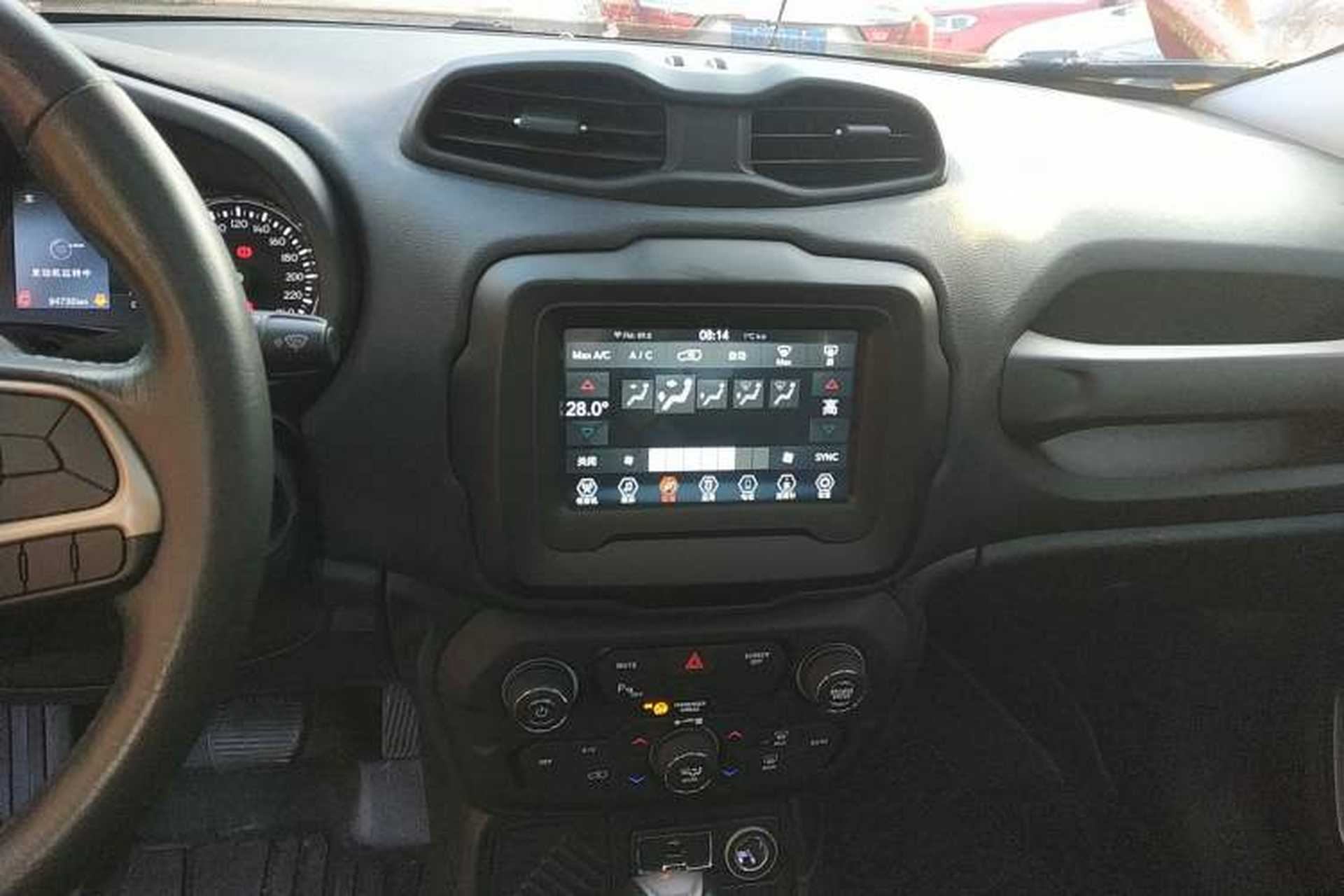 Used Jeep Renegade 2018 Connected Large Screen Version 180T Automatic Jingneng Version Audio And AC Panel