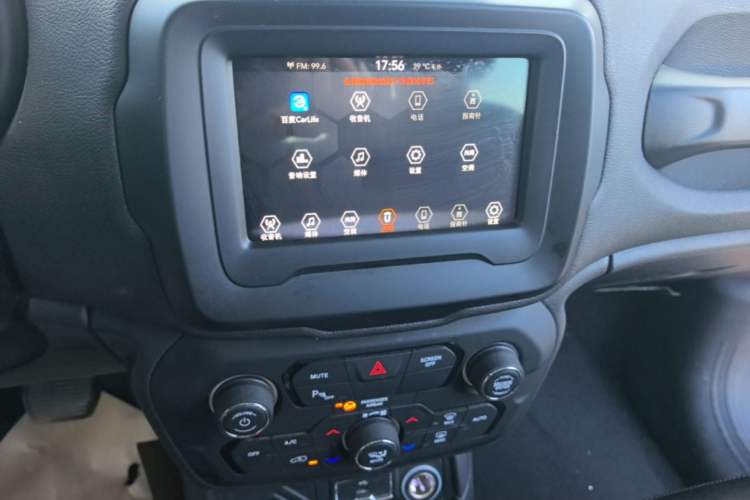 Used Jeep Renegade 2018 Connected Large Screen Version 180T Automatic Jingneng Version Audio And AC Panel