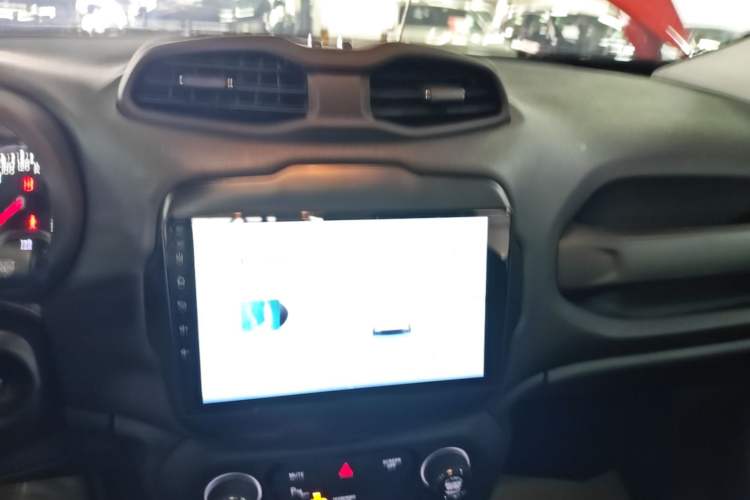 Used Jeep Renegade 2018 Connected Large Screen Version 180T Automatic Jingneng Version Audio And AC Panel