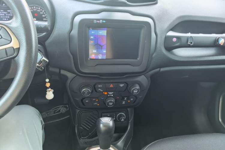 Used Jeep Renegade 2018 Connected Large Screen Version 180T Automatic High-Energy Edition Audio And AC Panel