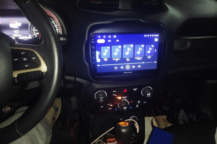 Used Jeep Renegade 2018 Connected Large Screen Version 180T Automatic Smart Version Audio And AC Panel