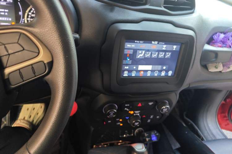 Used Jeep Renegade 2018 Connected Large Screen Version 180T Automatic High-Energy Edition Audio And AC Panel