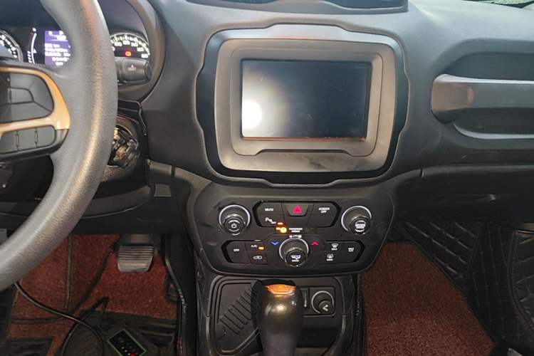 Used Jeep Renegade 2018 Connected Large Screen Version 180T Automatic High-Energy Edition Audio And AC Panel