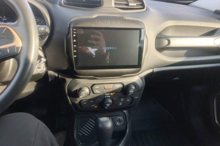 Used Jeep Renegade 2018 Connected Large Screen Version 180T Automatic High-Energy Edition Audio And AC Panel