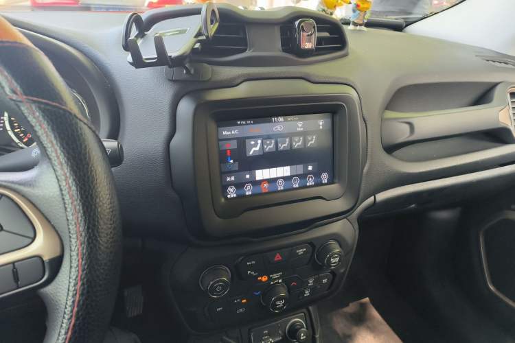 Used Jeep Renegade 2018 Connected Large Screen Version 180T Automatic High-Energy Edition Audio And AC Panel