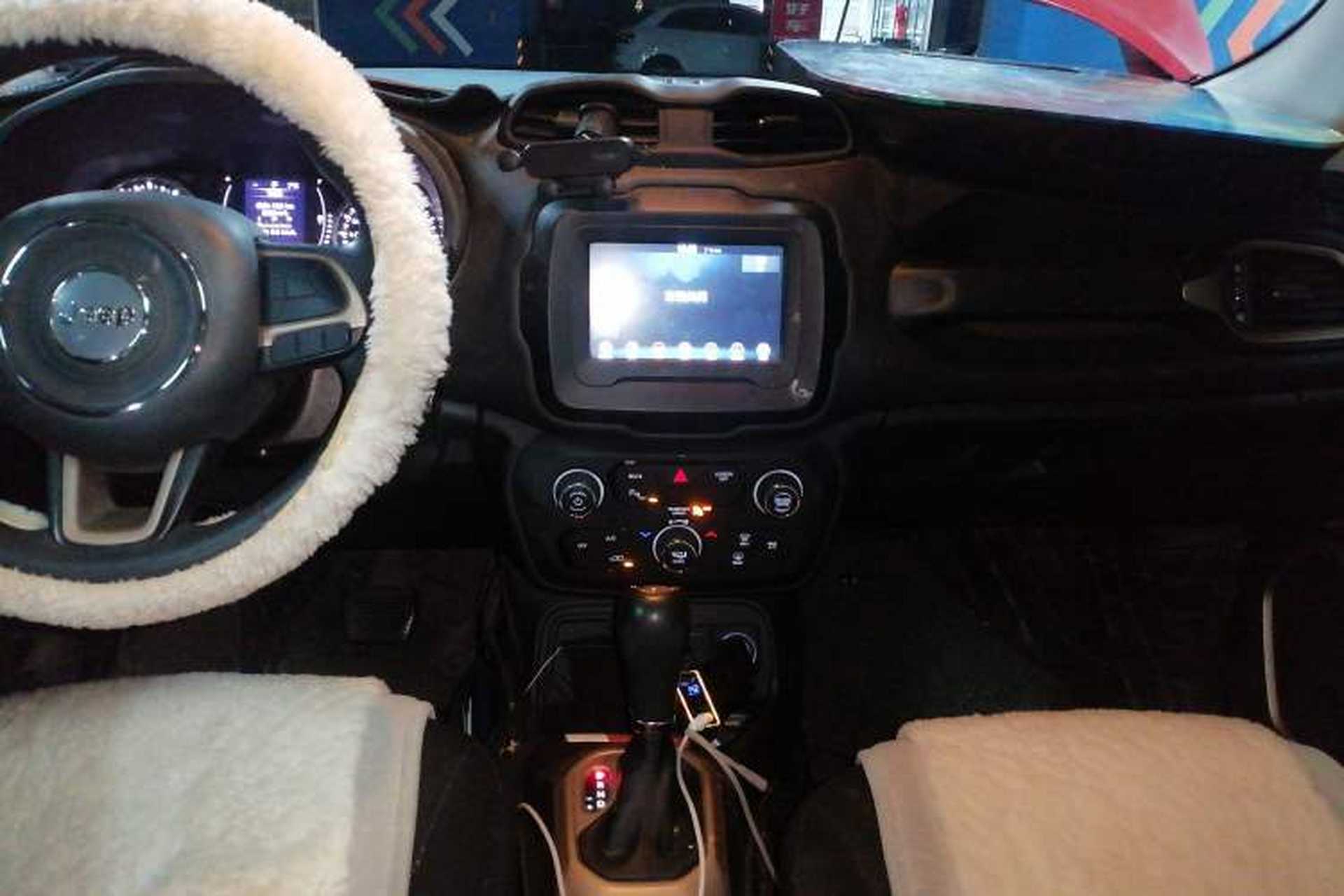 Used Jeep Renegade 2018 Connected Large Screen Version 180T Automatic High-Energy Edition Audio And AC Panel