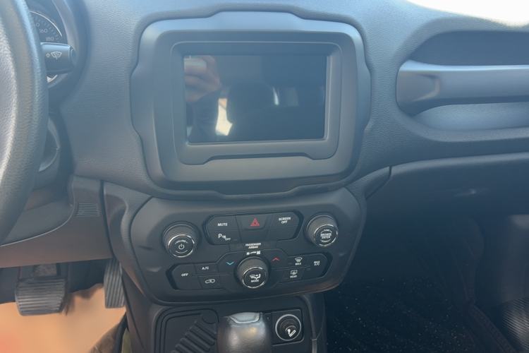 Used Jeep Renegade 2018 Connected Large Screen Version 180T Automatic High-Energy Edition Audio And AC Panel