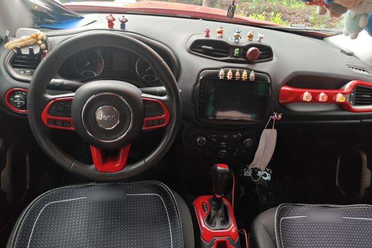 Used Jeep Renegade 2018 Connected Large Screen Version 180T Automatic High-Energy Edition Center Console