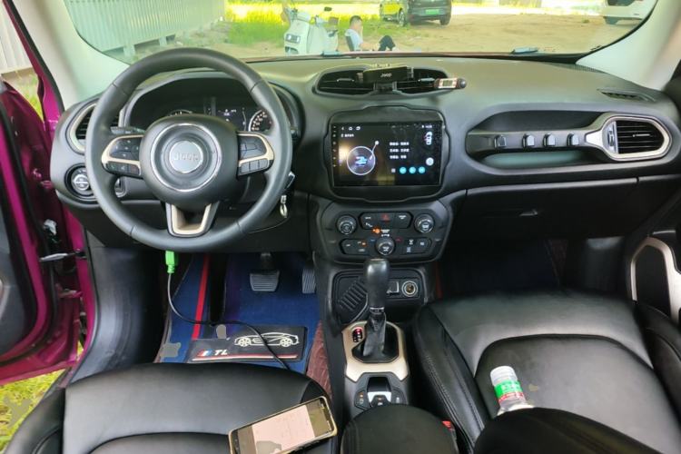 Used Jeep Renegade 2018 Connected Large Screen Version 180T Automatic High-Energy Edition Center Console