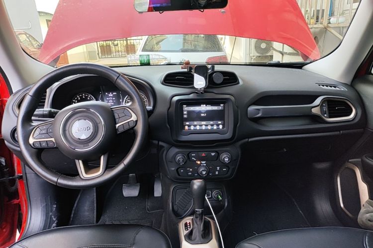 Used Jeep Renegade 2018 Connected Large Screen Version 180T Automatic Jingneng Version Center Console