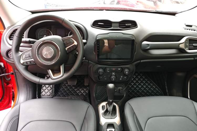 Used Jeep Renegade 2018 Connected Large Screen Version 180T Automatic High-Energy Edition Center Console