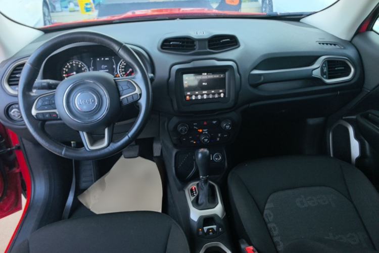 Used Jeep Renegade 2018 Connected Large Screen Version 180T Automatic Jingneng Version Center Console
