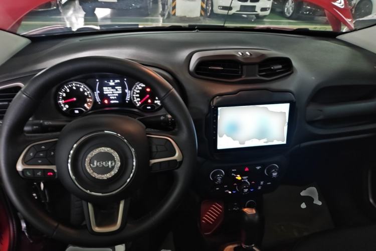 Used Jeep Renegade 2018 Connected Large Screen Version 180T Automatic Jingneng Version Center Console