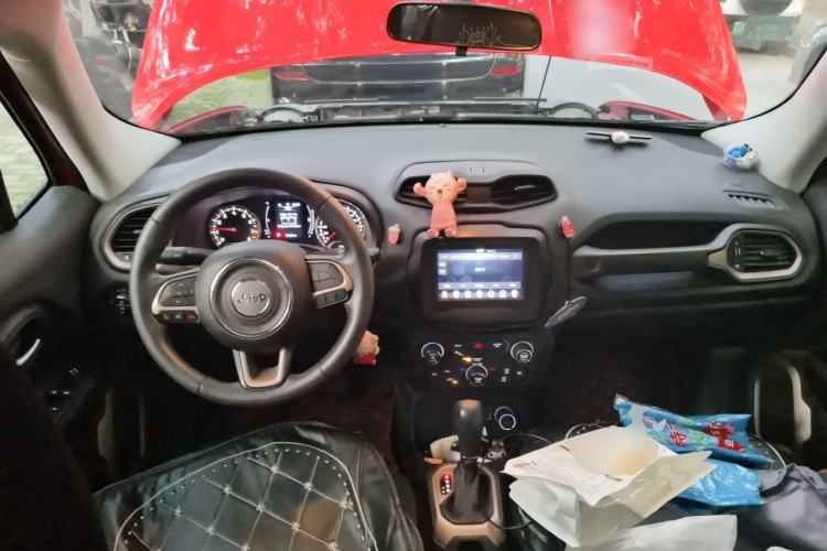 Used Jeep Renegade 2018 Connected Large Screen Version 180T Automatic High-Energy Edition Center Console