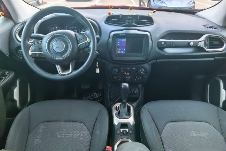 Used Jeep Renegade 2018 Connected Large Screen Version 180T Automatic High-Energy Edition Center Console