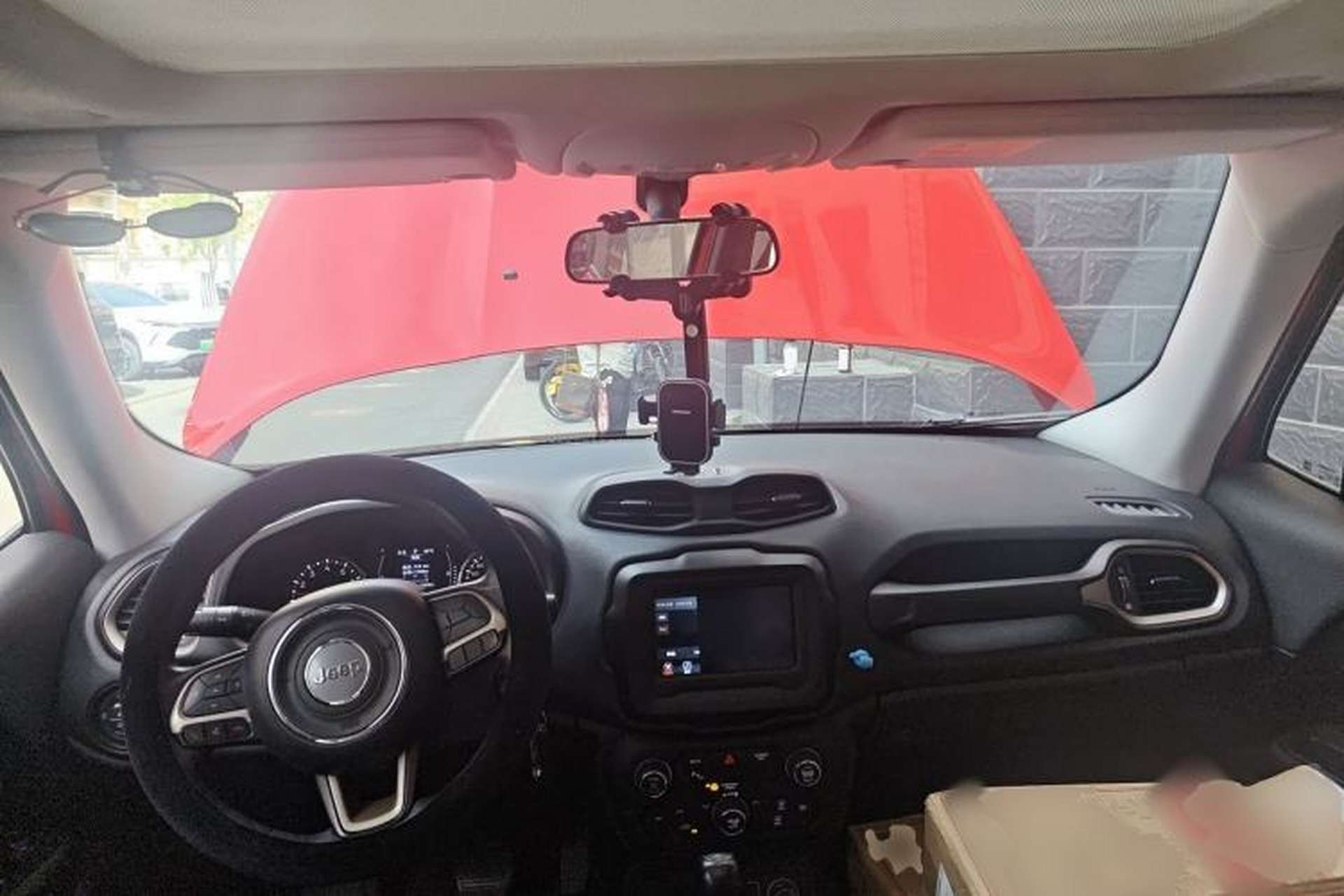 Used Jeep Renegade 2018 Connected Large Screen Version 180T Automatic High-Energy Edition Center Console