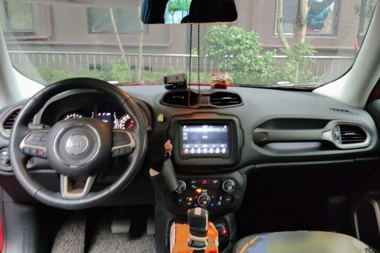 Used Jeep Renegade 2018 Connected Large Screen Version 180T Automatic Jingneng Version Center Console