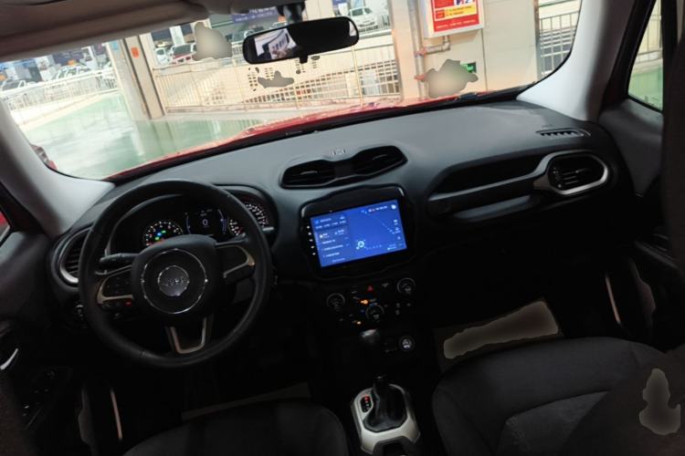 Used Jeep Renegade 2018 Connected Large Screen Version 180T Automatic High-Energy Edition Center Console
