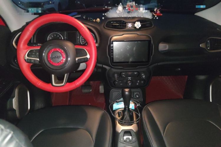Used Jeep Renegade 2018 Connected Large Screen Version 180T Automatic High-Energy Edition Center Console