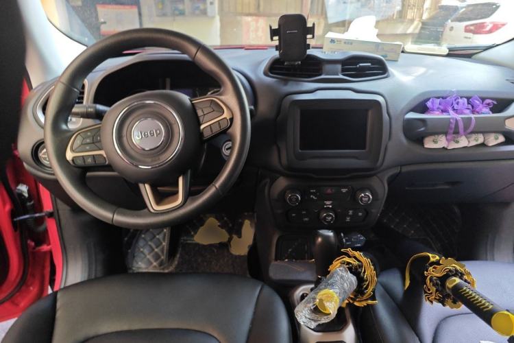 Used Jeep Renegade 2018 Connected Large Screen Version 180T Automatic High-Energy Edition Center Console