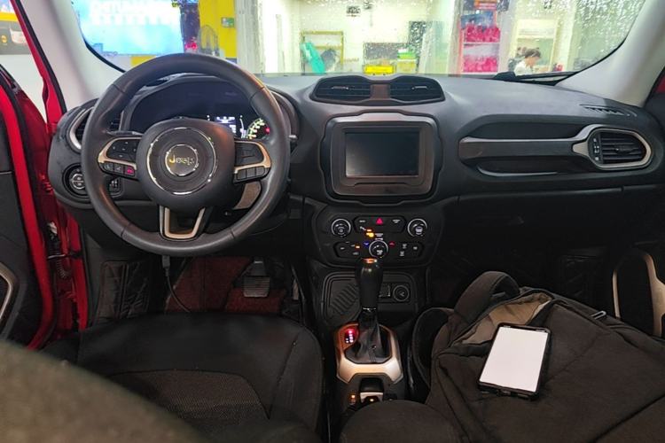 Used Jeep Renegade 2018 Connected Large Screen Version 180T Automatic High-Energy Edition Center Console