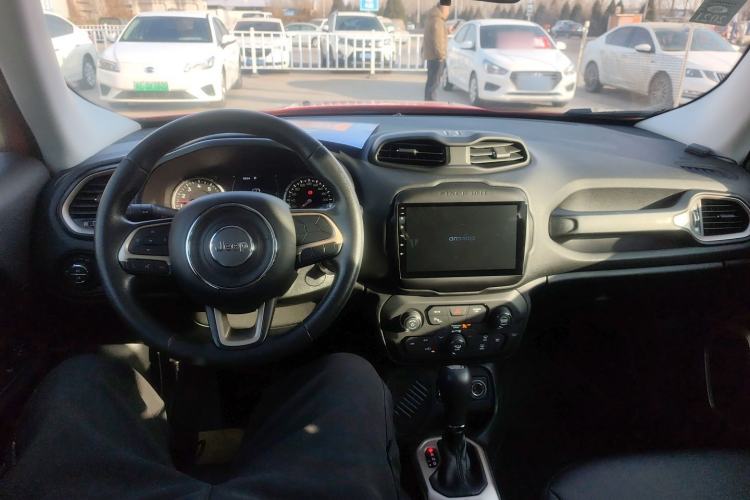 Used Jeep Renegade 2018 Connected Large Screen Version 180T Automatic High-Energy Edition Center Console