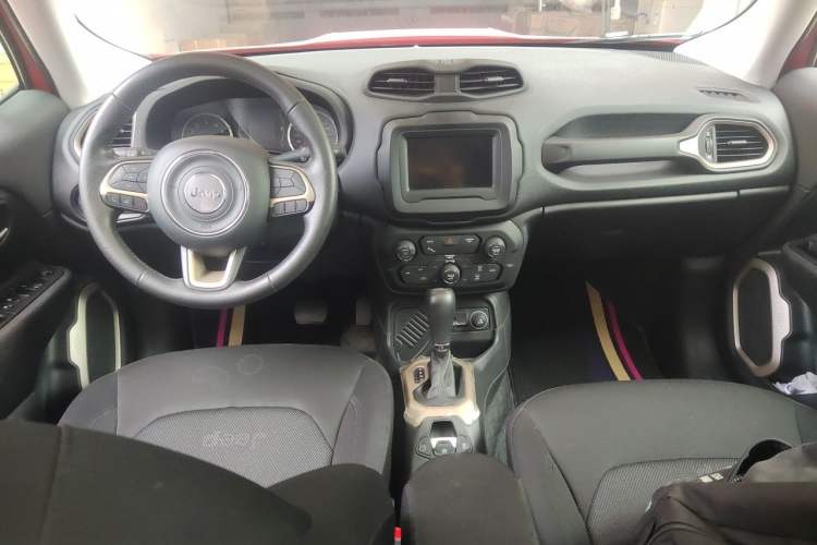 Used Jeep Renegade 2018 Connected Large Screen Version 180T Automatic Jingneng Version Center Console