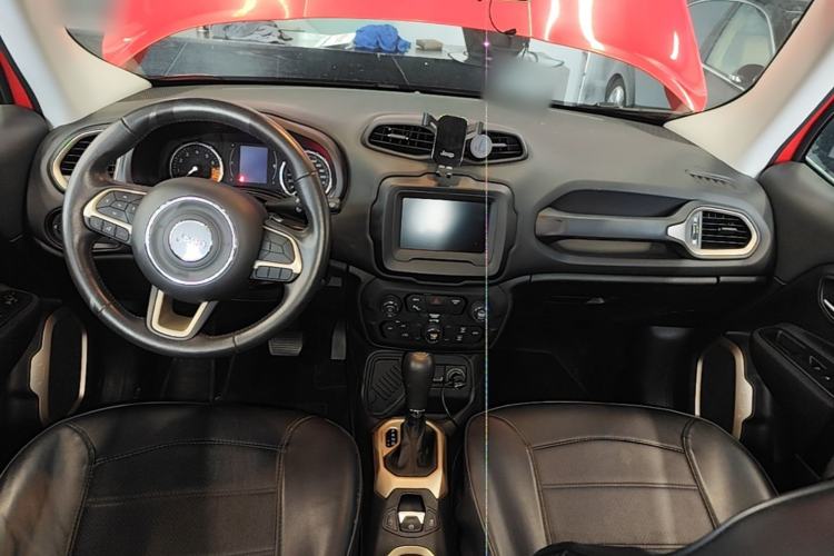 Used Jeep Renegade 2018 Connected Large Screen Version 180T Automatic Jingneng Version Center Console
