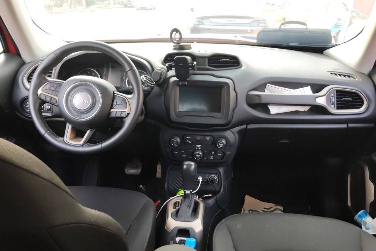 Used Jeep Renegade 2018 Connected Large Screen Version 180T Automatic Jingneng Version Center Console