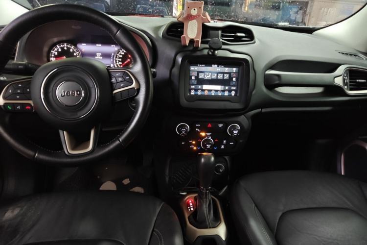 Used Jeep Renegade 2018 Connected Large Screen Version 180T Automatic Smart Version Center Console
