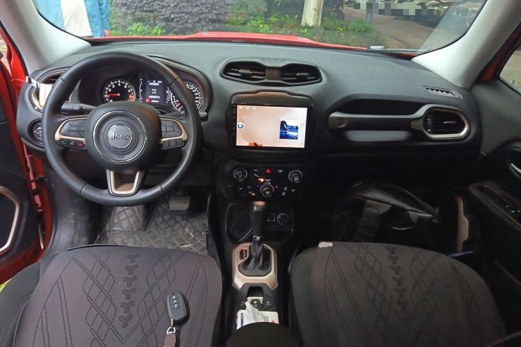 Used Jeep Renegade 2018 Connected Large Screen Version 180T Automatic High-Energy Edition Center Console
