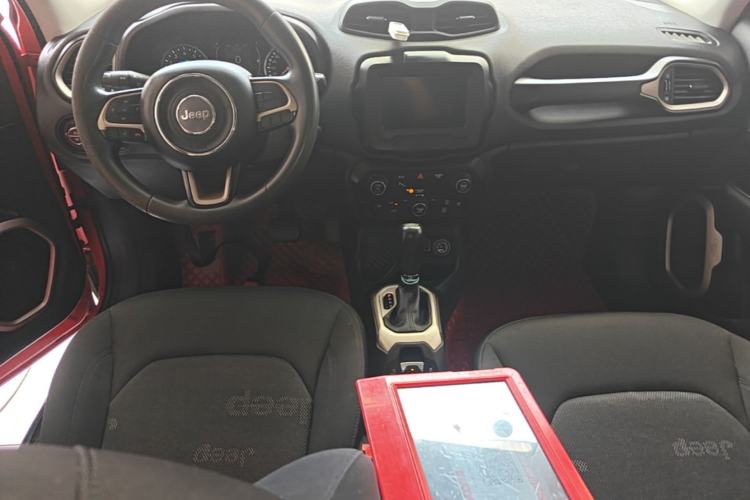 Used Jeep Renegade 2018 Connected Large Screen Version 180T Automatic High-Energy Edition Center Console