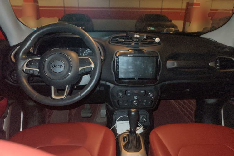 Used Jeep Renegade 2018 Connected Large Screen Version 180T Automatic High-Energy Edition Center Console