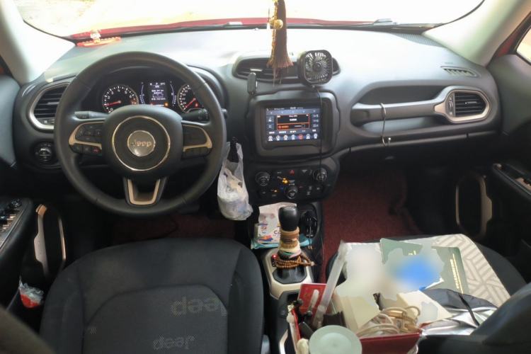 Used Jeep Renegade 2018 Connected Large Screen Version 180T Automatic High-Energy Edition Center Console