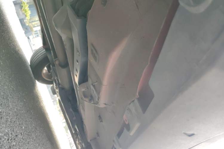 Used Jeep Renegade 2018 Connected Large Screen Version 180T Automatic Jingneng Version Chassis Rear Right