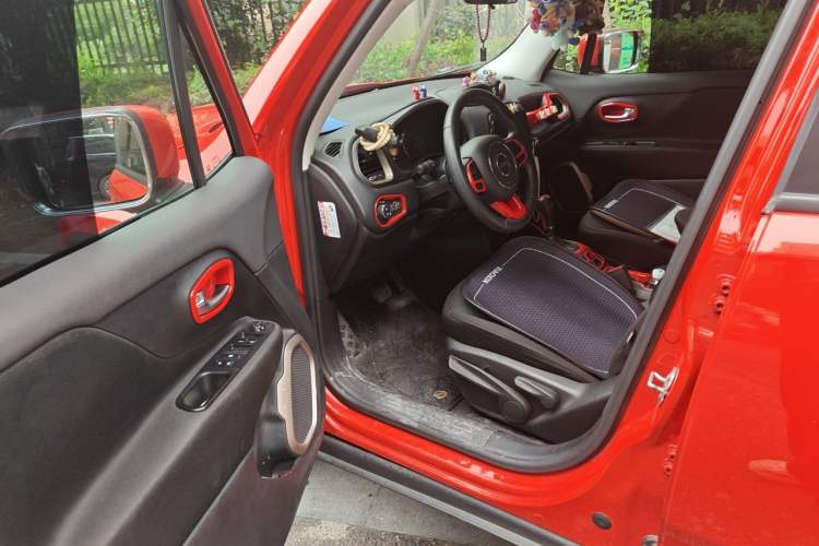 Used Jeep Renegade 2018 Connected Large Screen Version 180T Automatic High-Energy Edition Driver Seat
