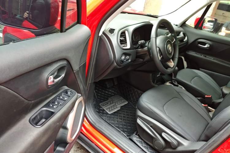 Used Jeep Renegade 2018 Connected Large Screen Version 180T Automatic High-Energy Edition Driver Seat