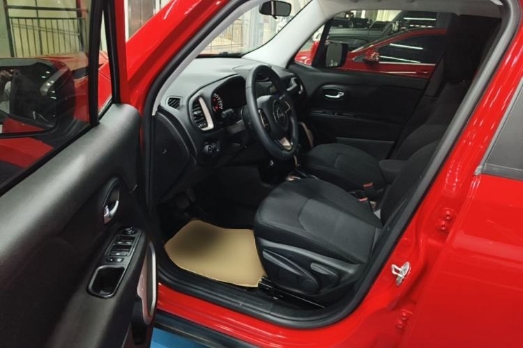 Used Jeep Renegade 2018 Connected Large Screen Version 180T Automatic High-Energy Edition Driver Seat