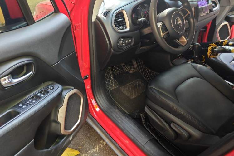 Used Jeep Renegade 2018 Connected Large Screen Version 180T Automatic High-Energy Edition Driver Seat
