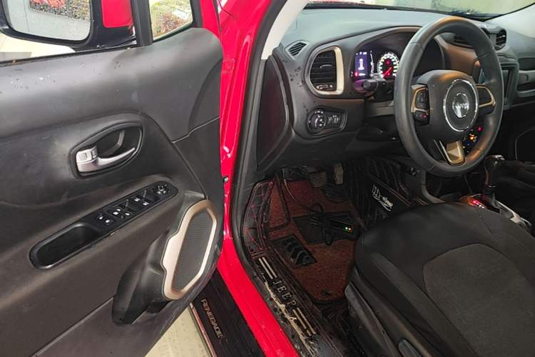 Used Jeep Renegade 2018 Connected Large Screen Version 180T Automatic High-Energy Edition Driver Seat